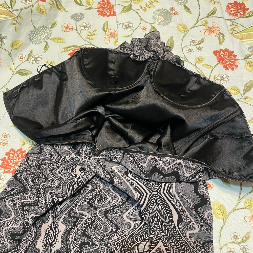 Guess Ruffle Mini Dress - Picture 5 of 15